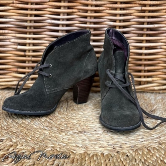 Indigo By Clarks Green/Gray Heels Booties. - Picture 2 of 6